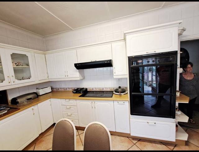 3 BEDROOM HOUSE FOR SALE IN RUSTIVIA